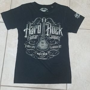 Great for summer T's (4) bundle, great condition med-large